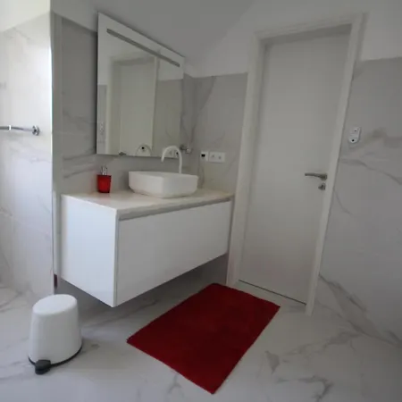 Alojamento de Acomodação e Pequeno-almoço Branca Barreiros Al98139