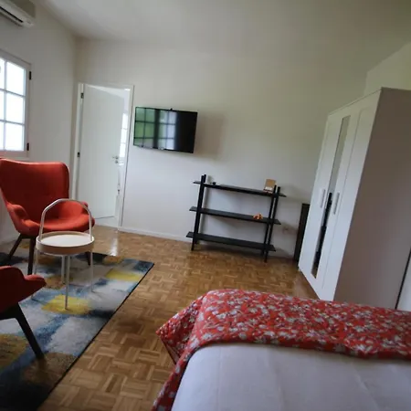 Alojamento de Acomodação e Pequeno-almoço Branca Barreiros Al98139 4*